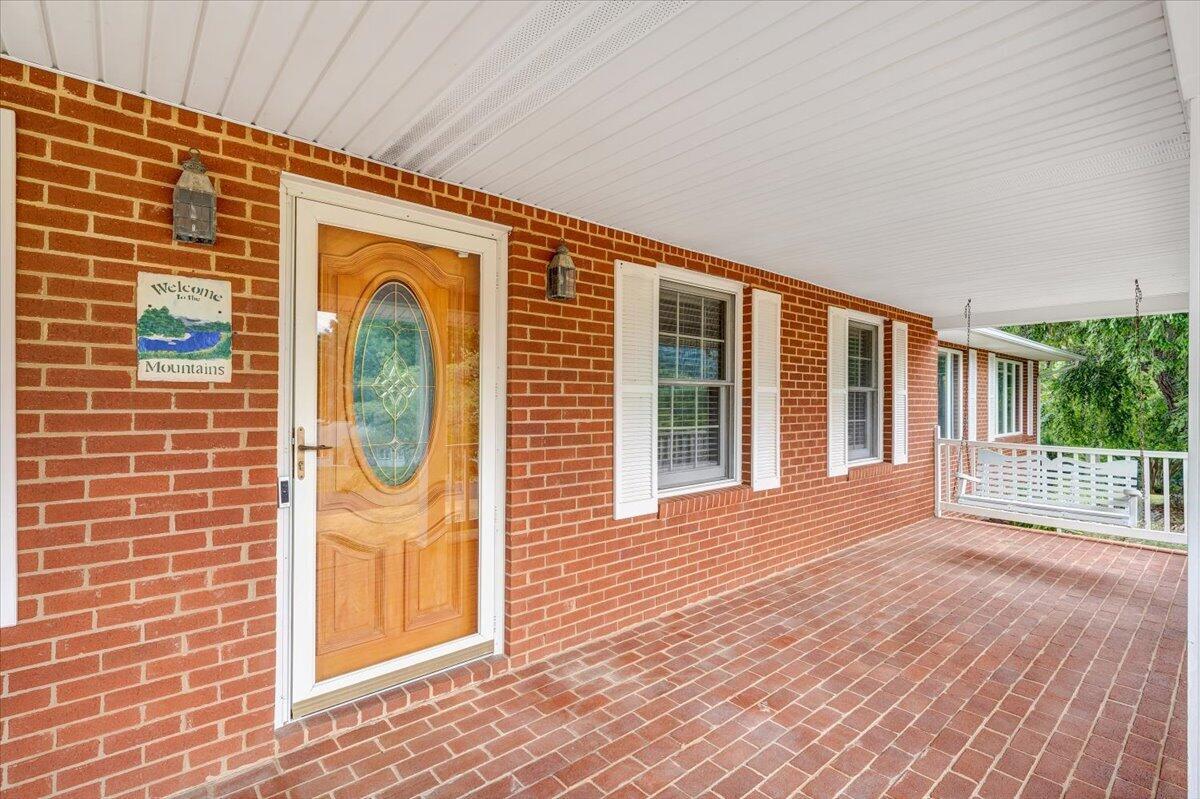 Image 2: Front entry