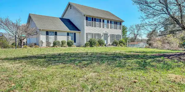 60 Leaning Oak RD