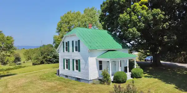 32 Country Club RD