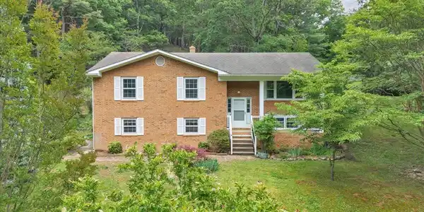 811 Arcadia RD