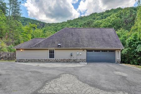 3075 Creekside DR