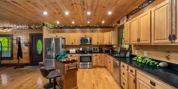 Image 4: 10-Interior-8