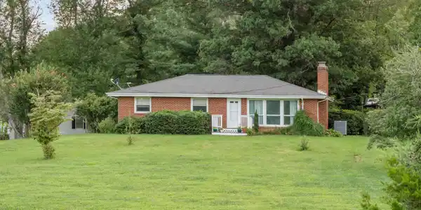 1361 Country Club RD