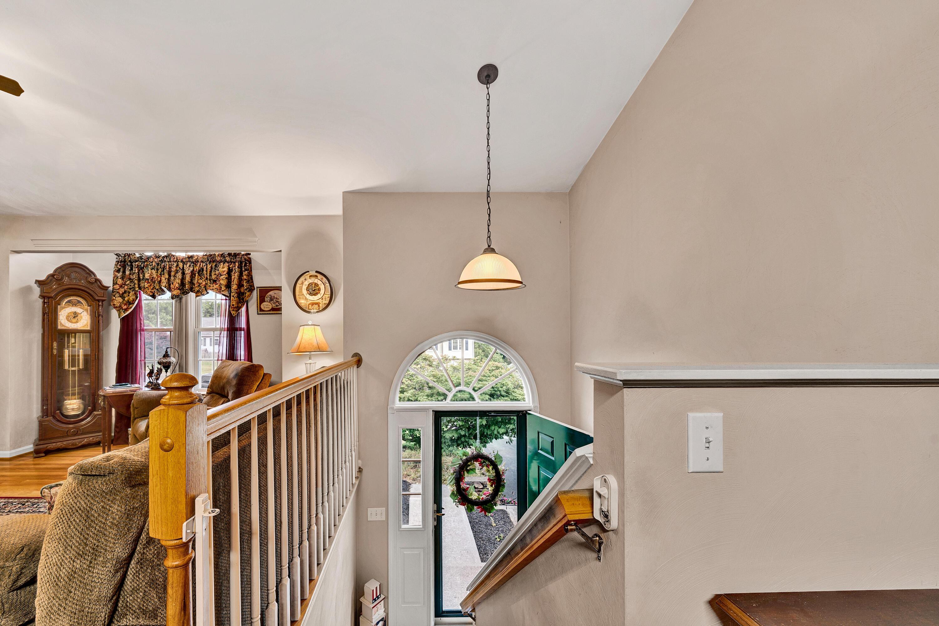 Image 3: Entry