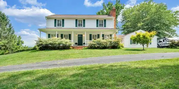 452 Country Club RD