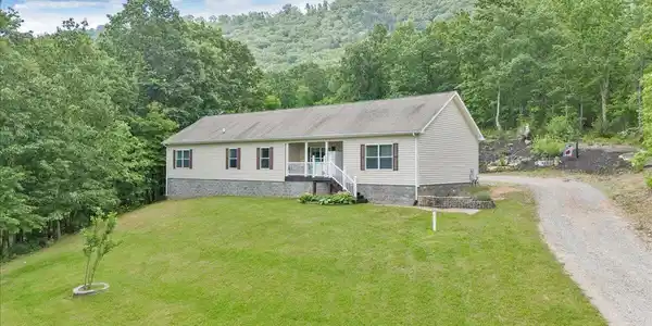 384 White Oak LN