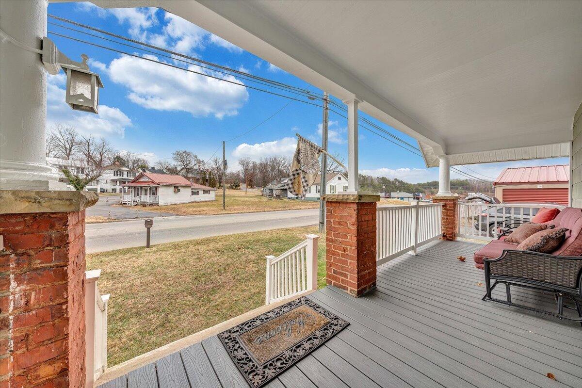 Image 2: 02-MIB05940