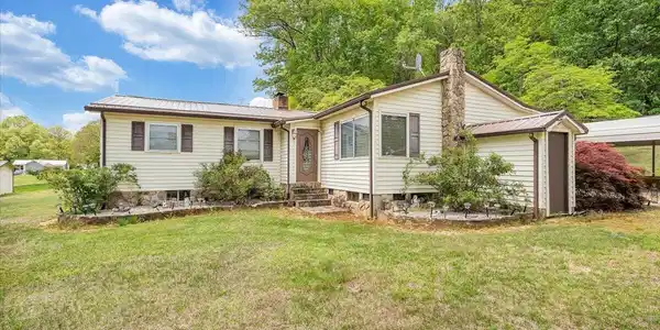 93 Forest AVE
