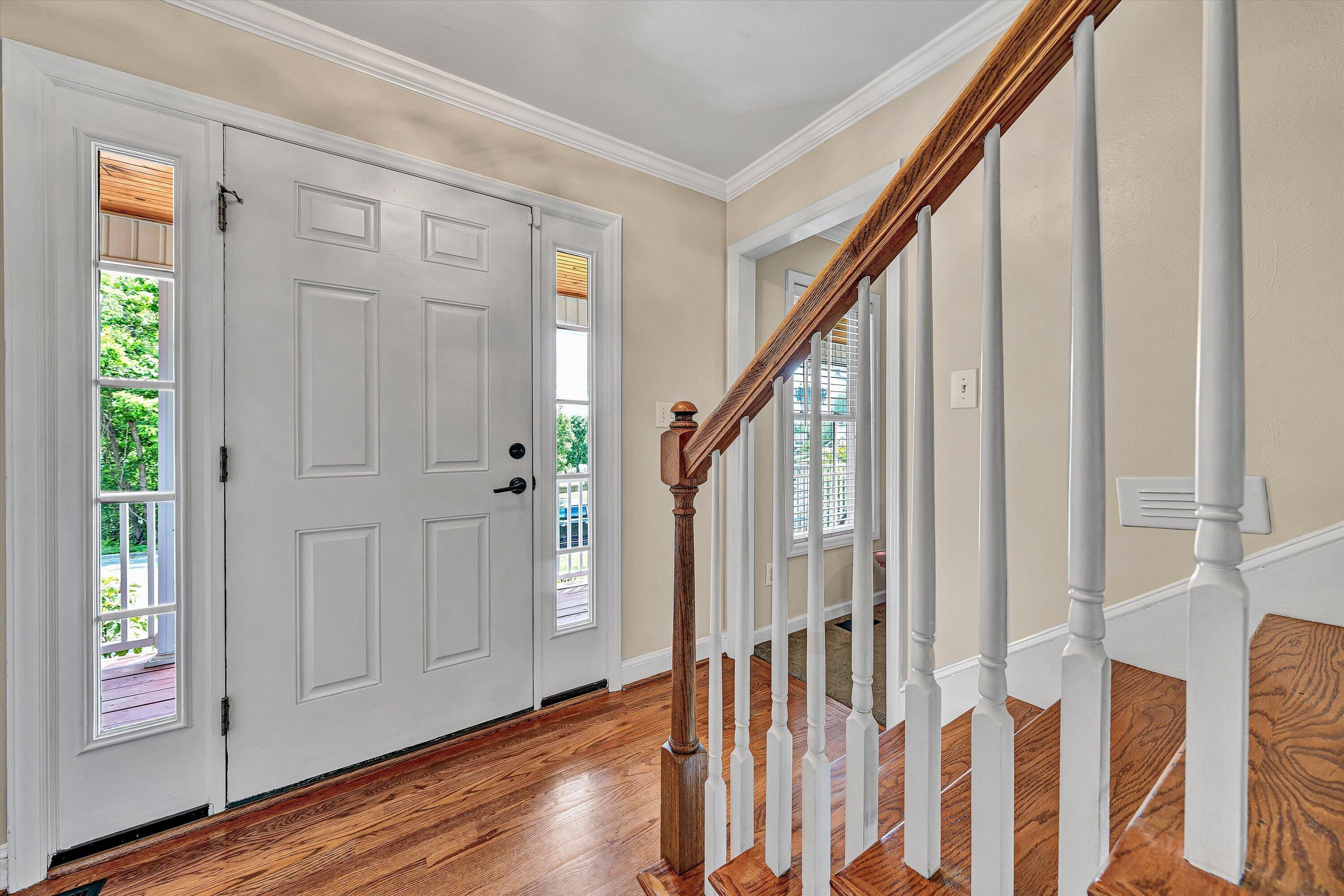 Image 4: Foyer
