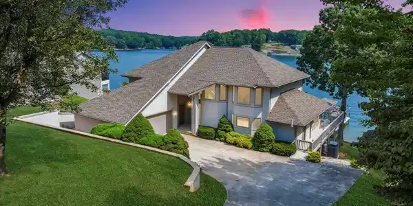 104 Lookout Pointe DR