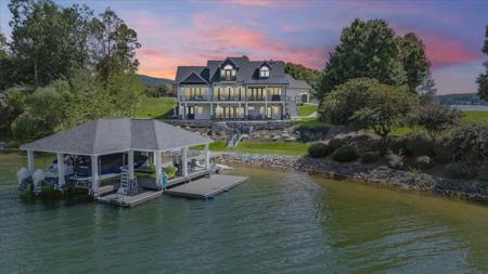 176 Three Point Isle DR