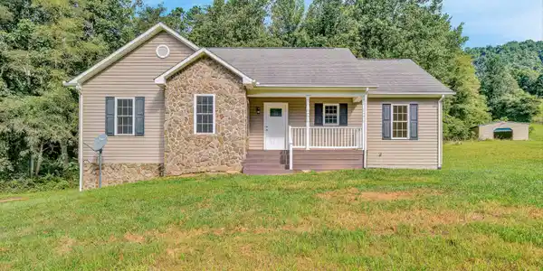 6267 Dillons Mill RD
