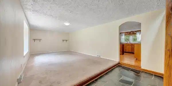 Image 3: Foyer