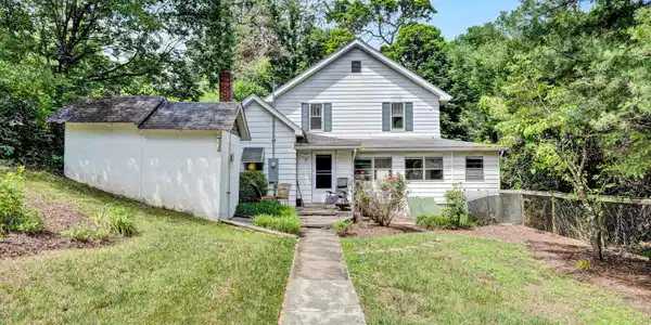 5951 Roanoke RD