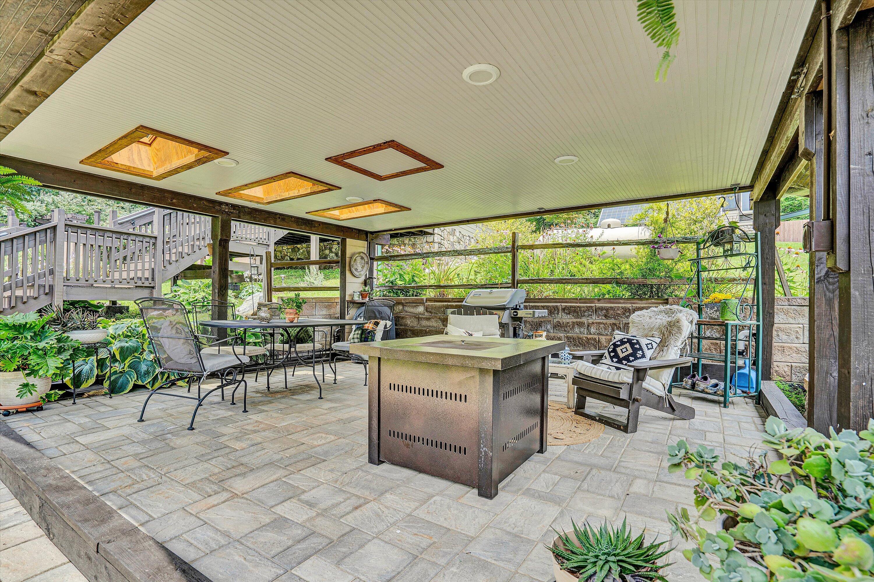 Image 4: covered seating area w/ firepit