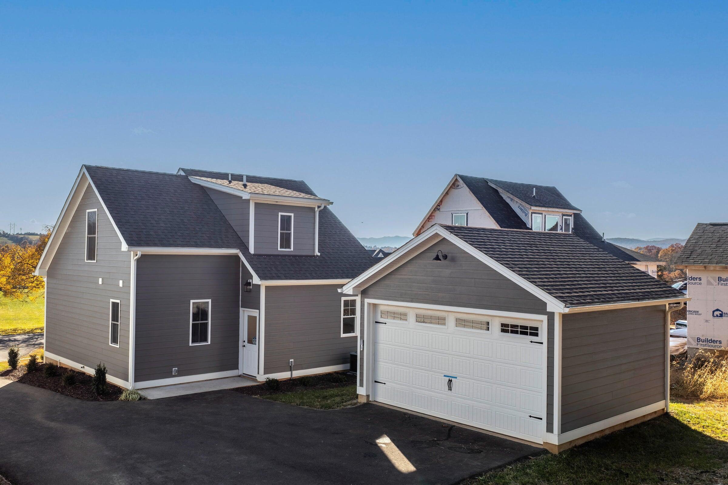 Image 4: 4 320 Lilly Bell Dr