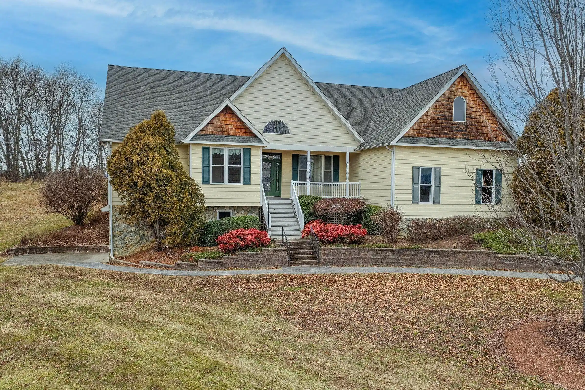 Image 1: Attractive home with 4,290 sq ft