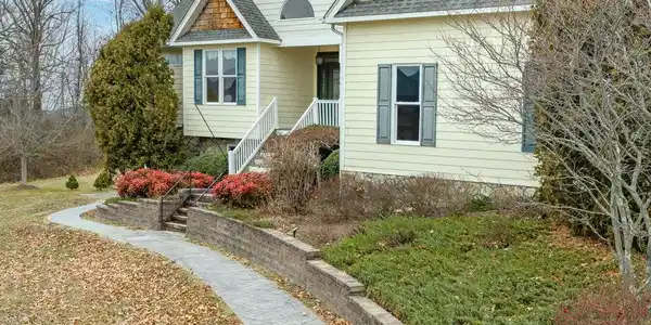 Image 4: 4 120 Spring Ridge Ln
