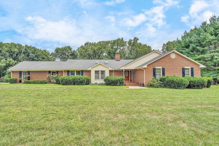 7045 Highfields Farm TRL