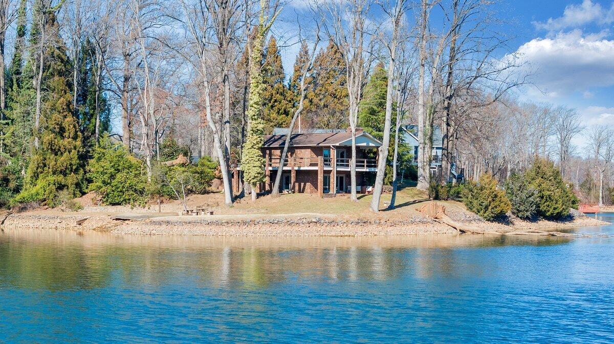 Image 3: 188 Hardy Ct. Ext 3