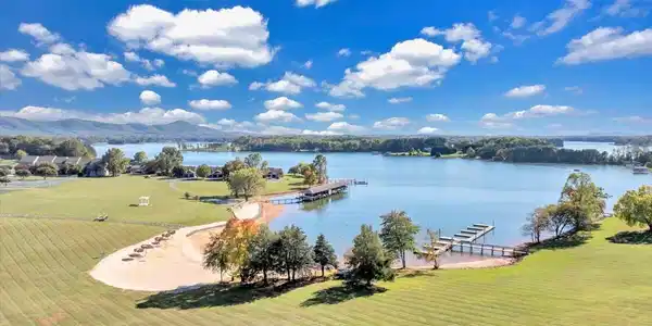 120 Sailors Cove DR