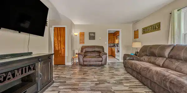 Image 4: Living Room 2