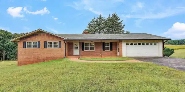 5033 McNeil Mill RD