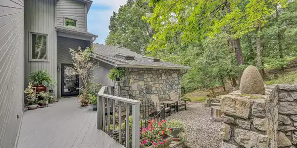Image 2: Beautiful Entry & Courtyard