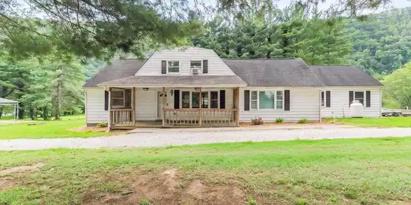 138 Weaver DR