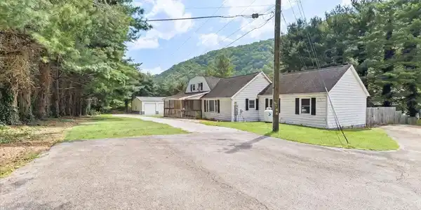 Image 2: 02-138 Weaver Dr-2