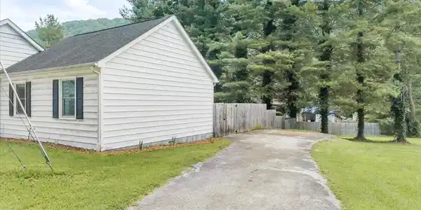 Image 4: 04-138 Weaver Dr-4