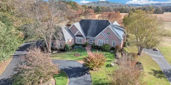 715 Rockland RD