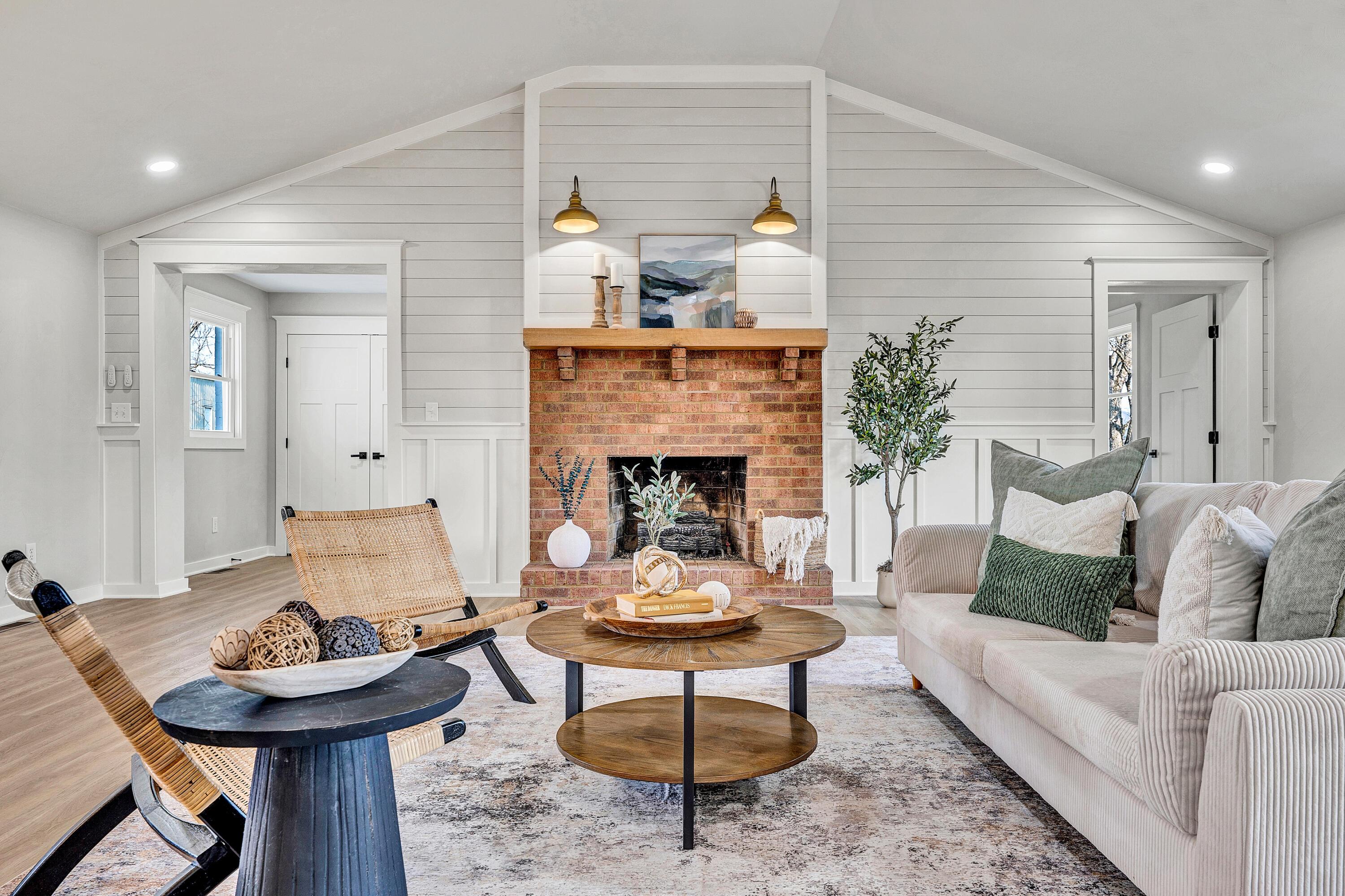 Image 2: 11-SGP-05563