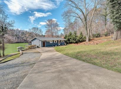 30 Crescent LN
