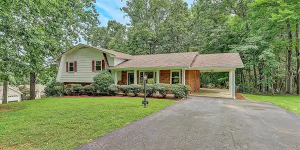 120 Forest Hill LN