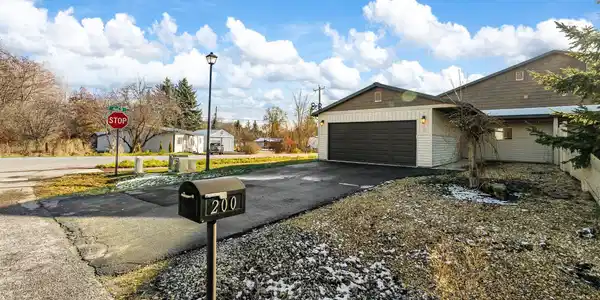200 Brittany Loop