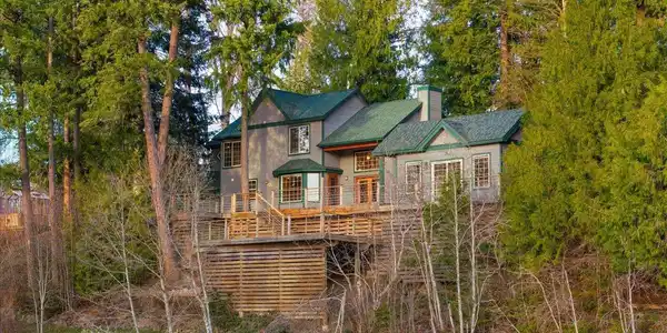 414 Creekside Lane