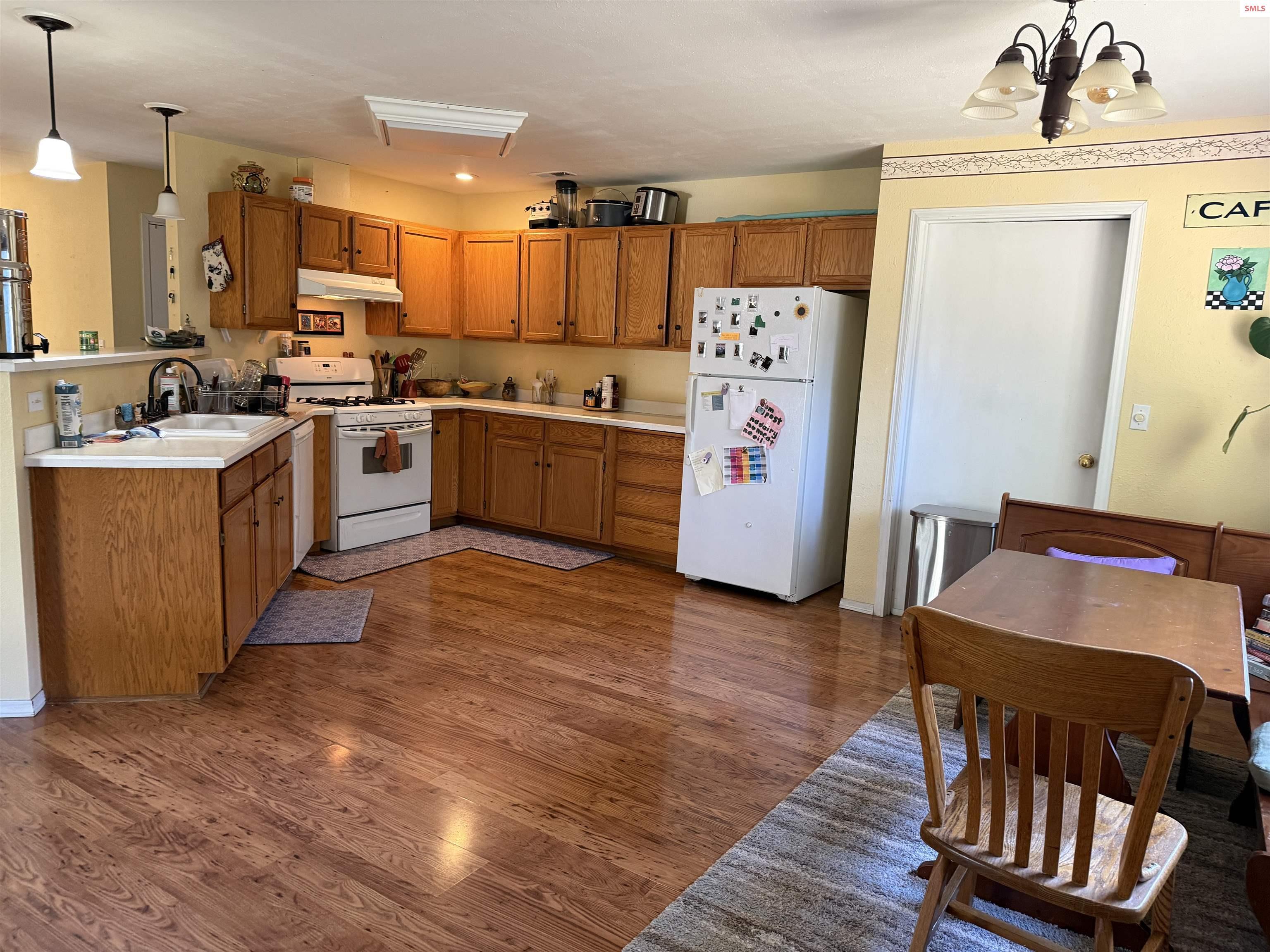 Image 4: Open Kitchen