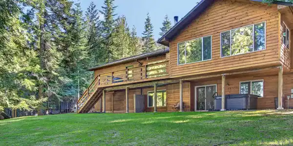 1205 Wooded Acres Dr