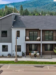 1048 E 4TH AVE