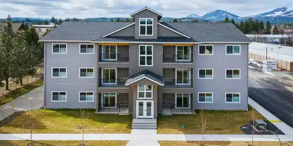 424 Olive Ave #304