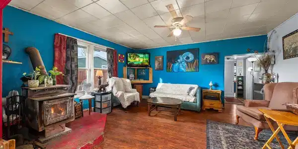 299 Railroad Ave