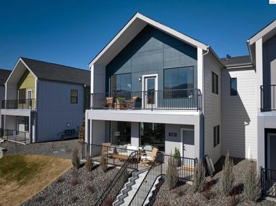 1031 E Railroad Avenue
