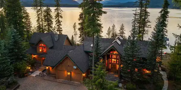 286 E Canoe Point Rd.