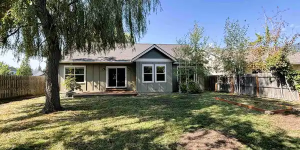 1126 Elderberry