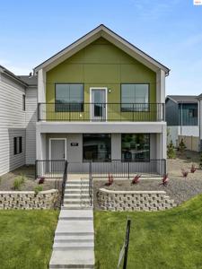 997 E RAILROAD AVENUE
