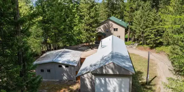335 Tamarack Ln
