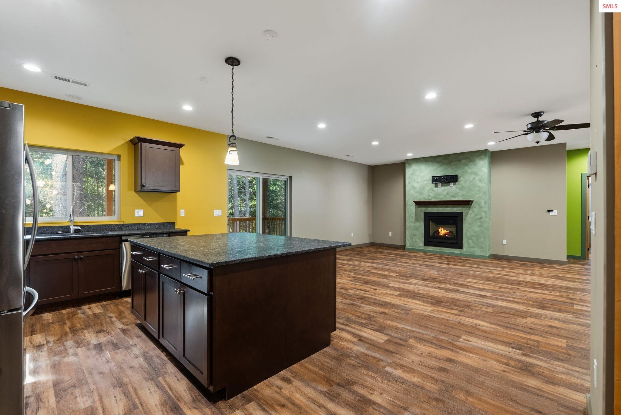 Image 3: Open kitchen/Living.