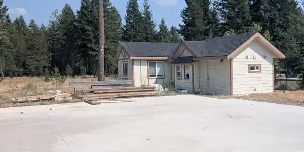 Image 2: Secondary dwelling needs cleaned up, power and water or go off grid for practice!