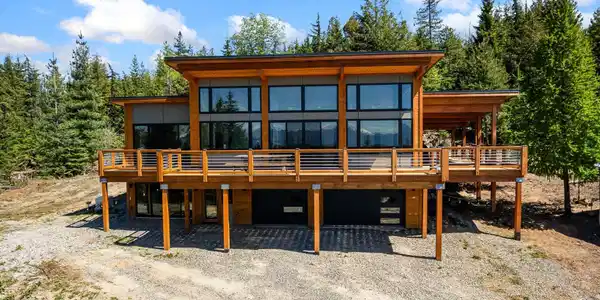 933 Rising Hawk Ridge